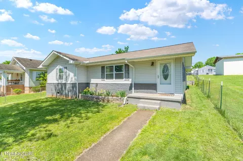 706 Ferry St, Loudon, TN 37774