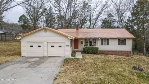 1330 Ridgeway Cir, Athens, TN 37303