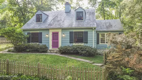 535 SW Chippewa Cir, Knoxville, TN 37919