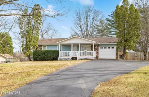 8216 Rising Fawn Dr, Knoxville, TN 37923