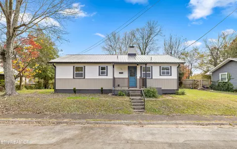 107 W Newcomb Rd, Oak Ridge, TN 37830