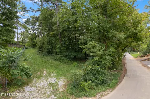 102 Brandau Dr, Knoxville, TN 37920