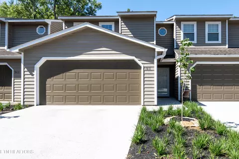 7811 Village Dr, Knoxville, TN 37919