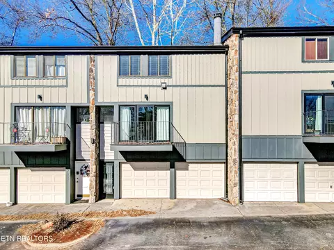 2006 Cherokee Bluff Dr, Knoxville, TN 37920