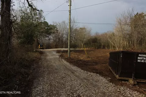 8605 Childress Rd, Powell, TN 37849