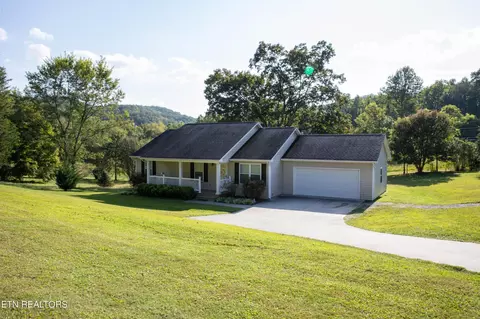 143 Johnny Smith Ln, Clinton, TN 37716