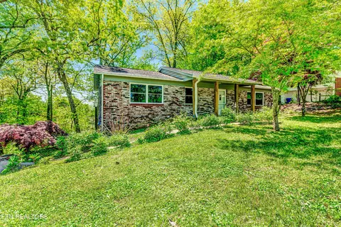 504 Scenic Dr, Clinton, TN 37716