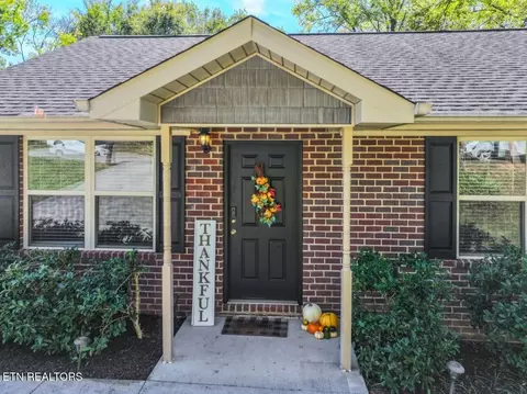 461 Robertsville Rd, Oak Ridge, TN 37830
