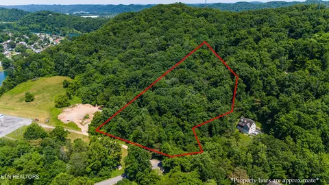 415 Melton Hill Dr, Clinton, TN 37716