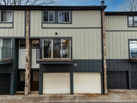 1976 Cherokee Bluff Dr, Knoxville, TN 37920