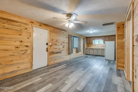 702 Cooper Lake Rd, Oneida, TN 37841 photo 3