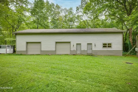 702 Cooper Lake Rd, Oneida, TN 37841