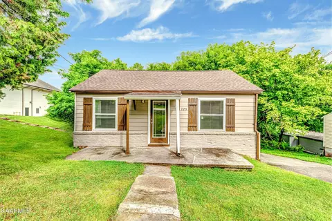 723 W Inskip Dr, Knoxville, TN 37912