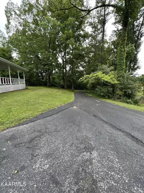 561 Grape Rough Rd, Oneida, TN 37841 photo 12