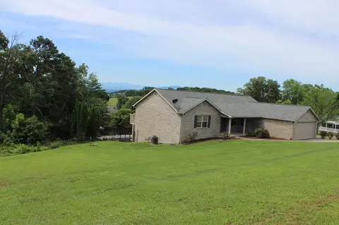 604 Emerald Ave, Kodak, TN 37764 photo 2