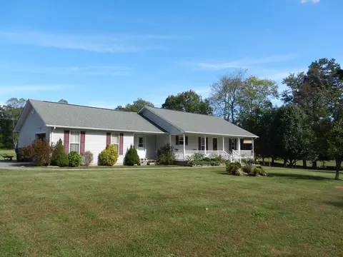 511 Cooper Lake Rd, Oneida, TN 37841 photo 2