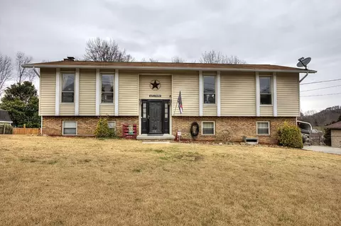 310 S Apache Rd, Clinton, TN 37716 photo 2