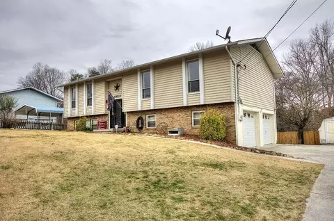 310 S Apache Rd, Clinton, TN 37716 photo 1