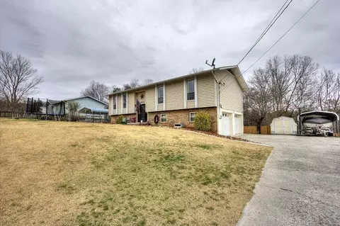 310 S Apache Rd, Clinton, TN 37716 photo 3