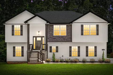 2032 Basham Ln, Clarksville, TN 37043