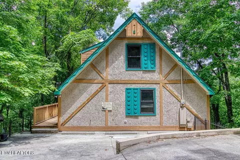 1651 Arbon Ct, Gatlinburg, TN 37738