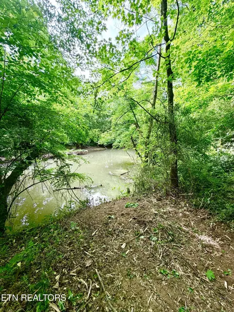 811 Trigonia Rd, Maryville, TN 37801