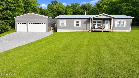 250 Cedar Crest Ln, Friendsville, TN 37737