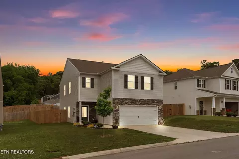 2922 Red Flame Rd, Knoxville, TN 37921