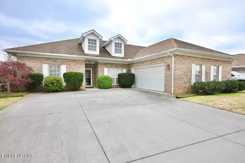 258 Royal Oaks Dr, Maryville, TN 37801