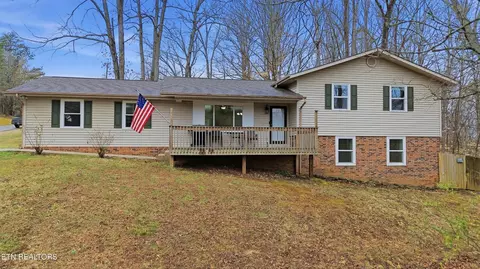 9429 Jim Loy Dr, Strawberry Plains, TN 37871