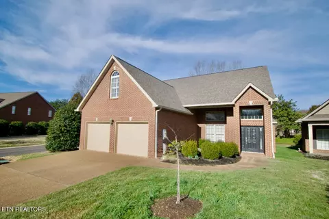 295 Savannah Park Dr, Maryville, TN 37803