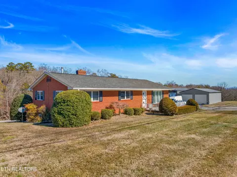 1076 Gay St, Dandridge, TN 37725