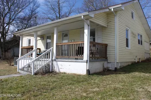 818 Medaris St, Clinton, TN 37716