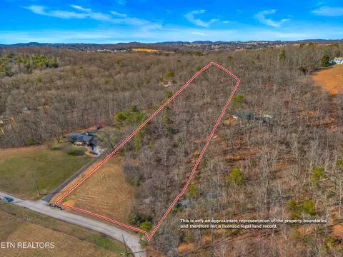 32 E Cross Rd, Dandridge, TN 37725