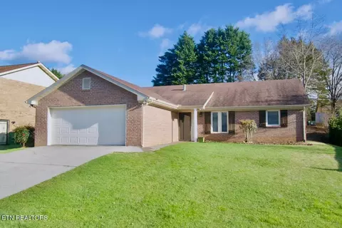1418 Carowinds Cir, Maryville, TN 37803