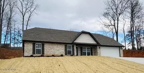 391 Flora Dr, Lenoir City, TN 37771