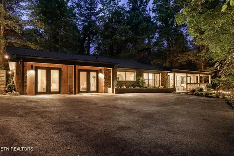 1008 Glades Rd, Gatlinburg, TN 37738