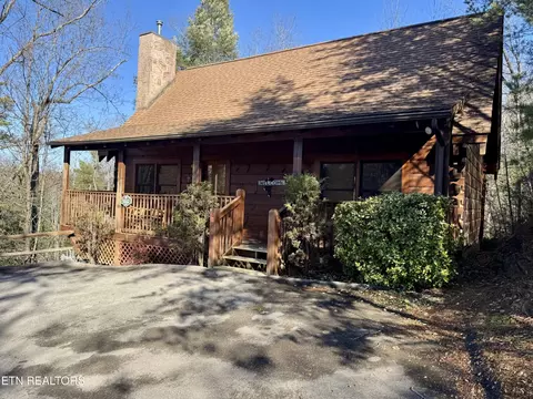 727 Golden Eagle Way, Pigeon Forge, TN 37863