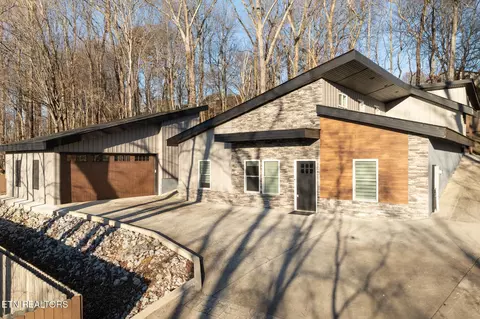 1706 Hogan St, Athens, TN 37303