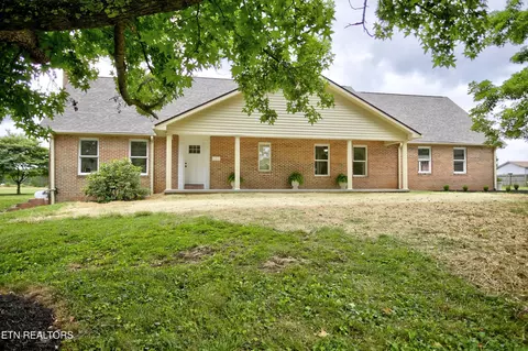 335 Peterson Ln, Maryville, TN 37803