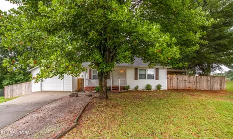 3137 Valemont Dr, Maryville, TN 37803