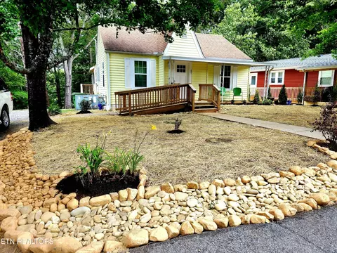 221 Barnes Ave, Maryville, TN 37803