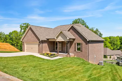686 Carrington Blvd, Lenoir City, TN 37771