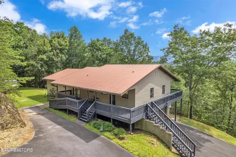 1060 Twin Springs Ln, Sevierville, TN 37876
