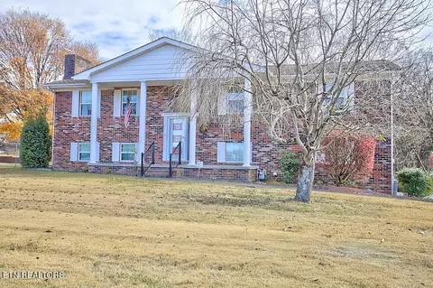 414 Pinebark Dr, Maryville, TN 37801