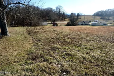 1713 Corral Ln, Dandridge, TN 37725