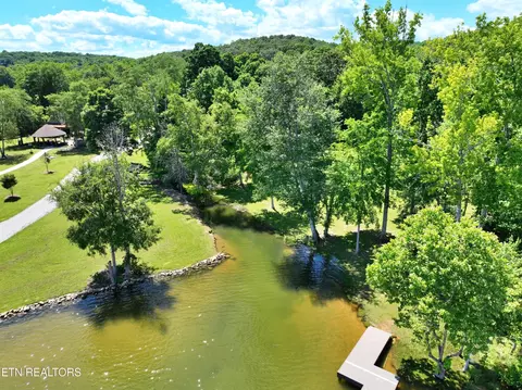 29 Royal Crest Dr, Spring City, TN 37381