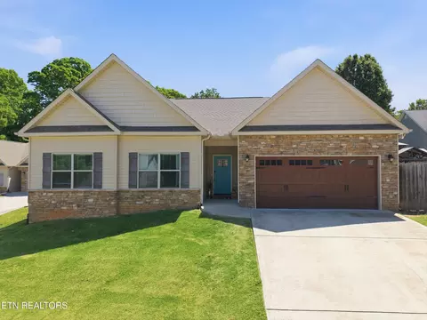 814 Mackenzie Dr, Maryville, TN 37804