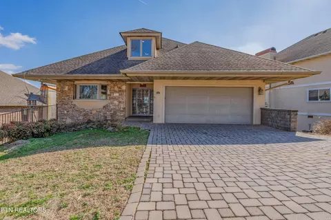 458 Maggie Mack Ln, Sevierville, TN 37862