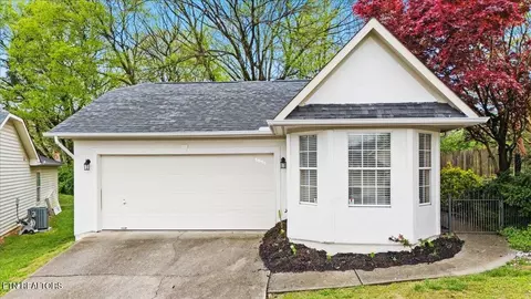 1651 Chenoweth Cir, Knoxville, TN 37909